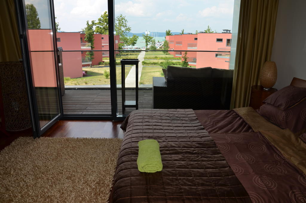 Modern Apartment With Lake View Balatonlelle Bagian luar foto