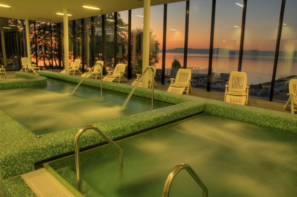 Modern Apartment With Lake View Balatonlelle Bagian luar foto