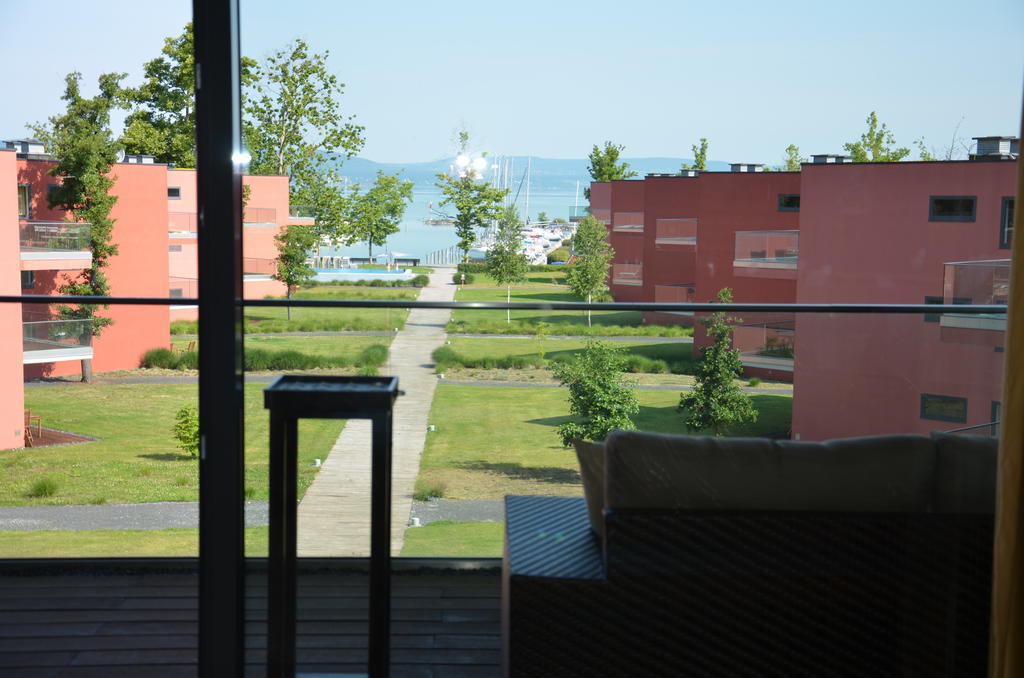 Modern Apartment With Lake View Balatonlelle Bagian luar foto