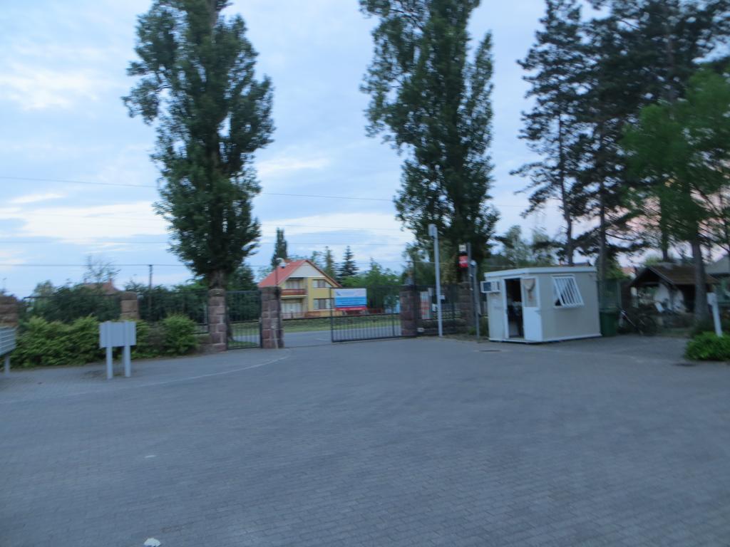 Modern Apartment With Lake View Balatonlelle Bagian luar foto