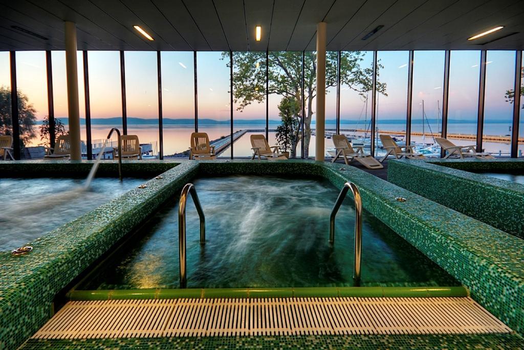 Modern Apartment With Lake View Balatonlelle Bagian luar foto